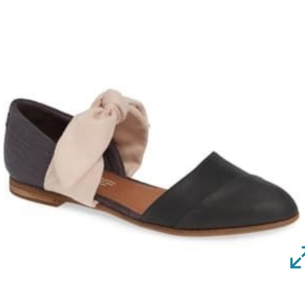 TOMS Jutti de’Orsay flats w/tie closure size W8.5